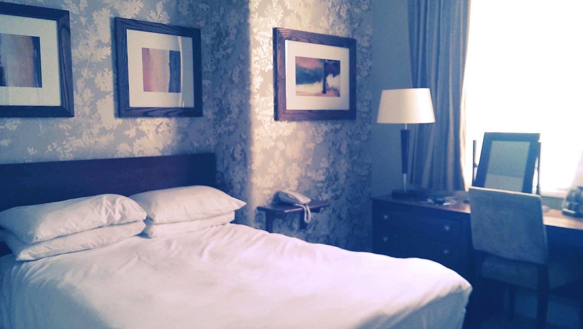 The Bell Hotel & Inn By Greene King Inns Woburn Ngoại thất bức ảnh